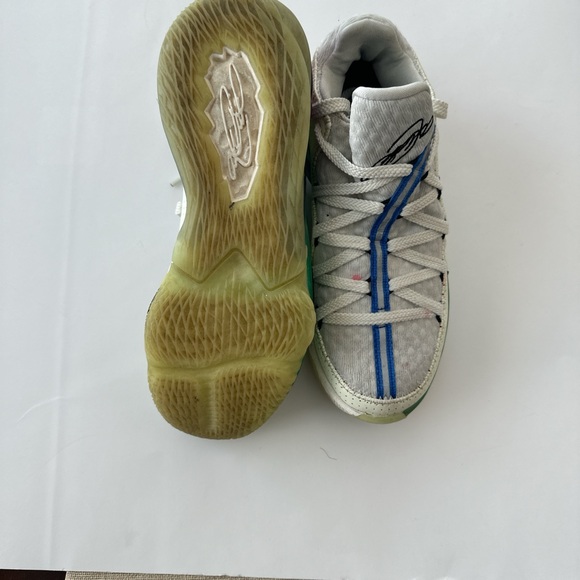 Nike LeBron 17 Glow In The Dark  Athletic Shoes Sneakers - Picture 8 of 8